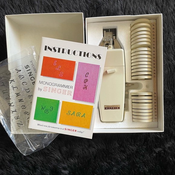 Vintage NOS monogrammer Singer Sewing machine attachment personalize craft - Picture 3 of 4